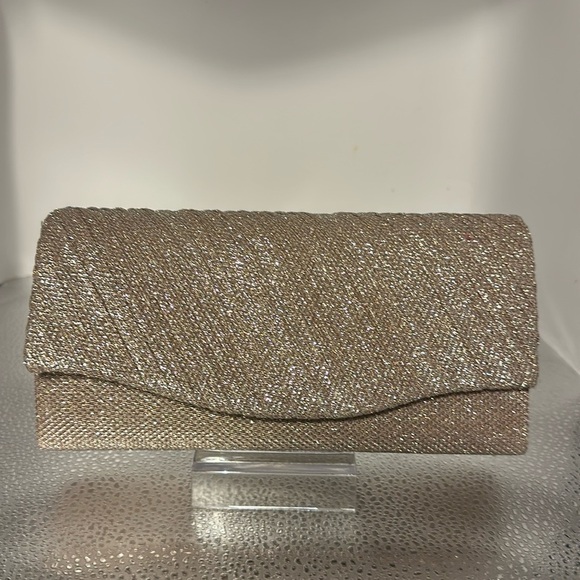 New without tags clutch or cross body. Beautiful little handbag. Golden color. - Picture 1 of 5